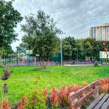 Modern Apartment Near Park Kiev Buitenkant foto