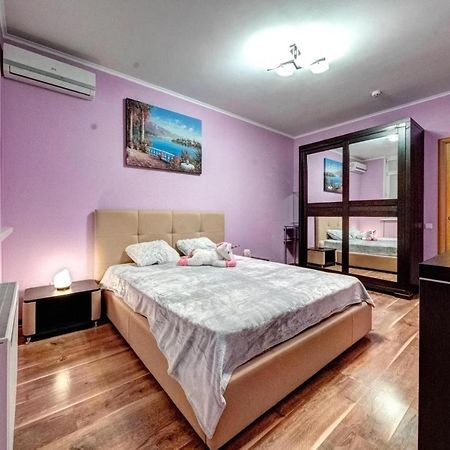 Modern Apartment Near Park Kiev Buitenkant foto