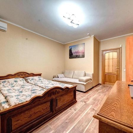 Modern Apartment Near Park Kiev Buitenkant foto