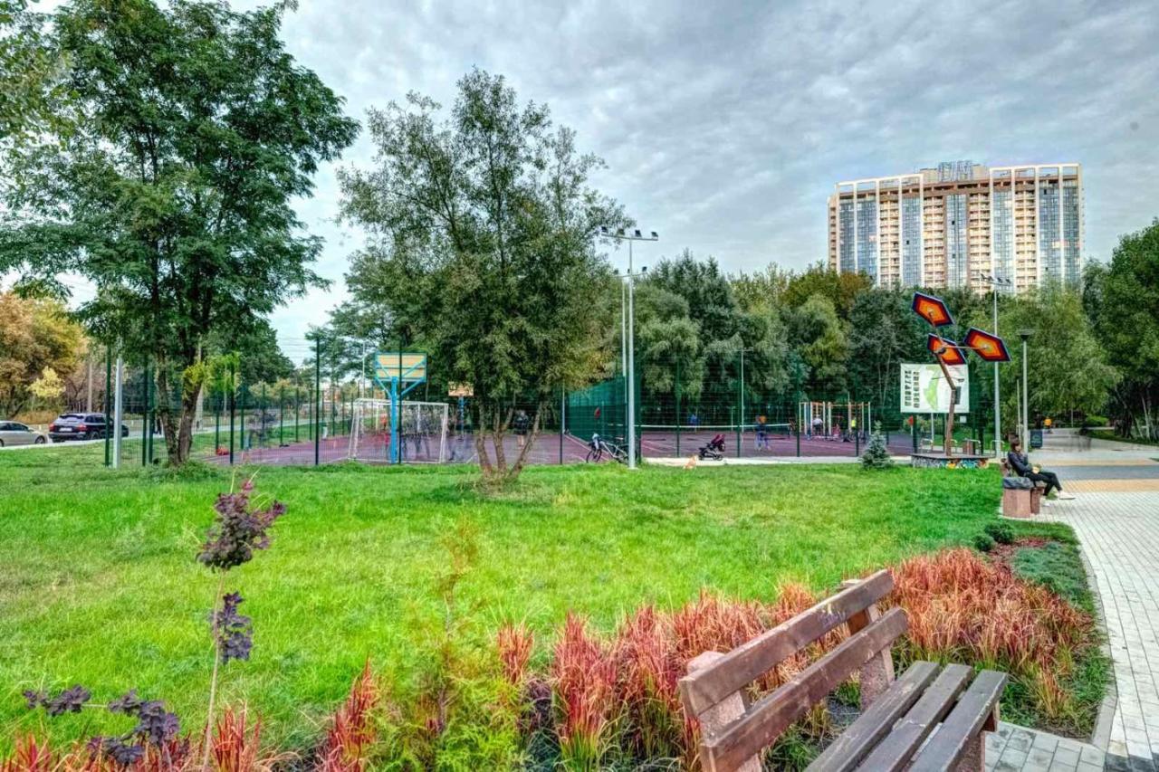 Modern Apartment Near Park Kiev Buitenkant foto