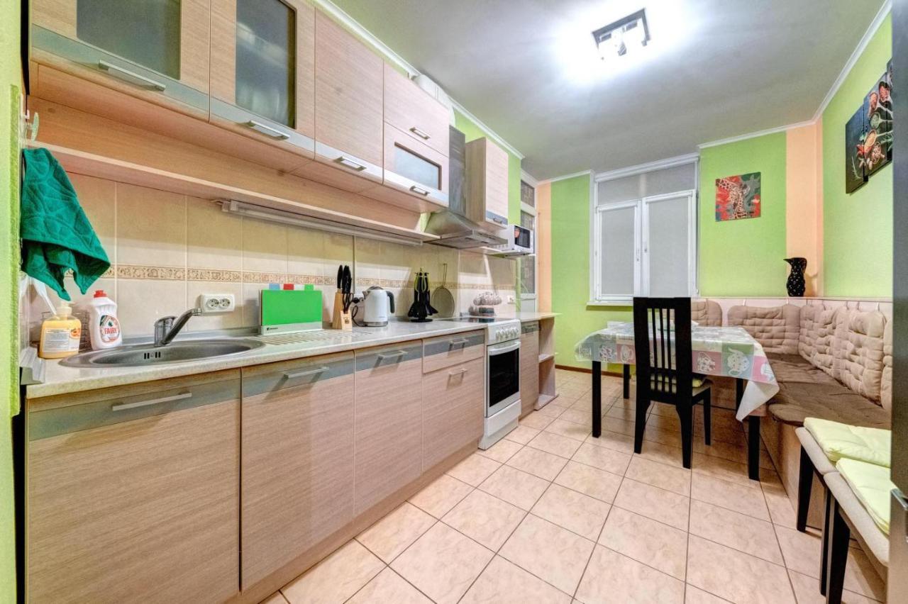 Modern Apartment Near Park Kiev Buitenkant foto