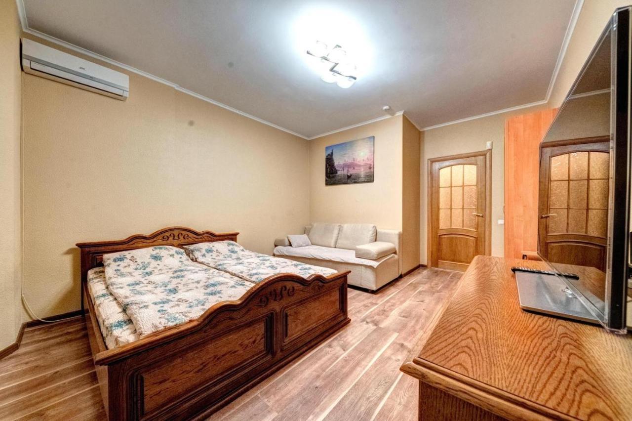 Modern Apartment Near Park Kiev Buitenkant foto
