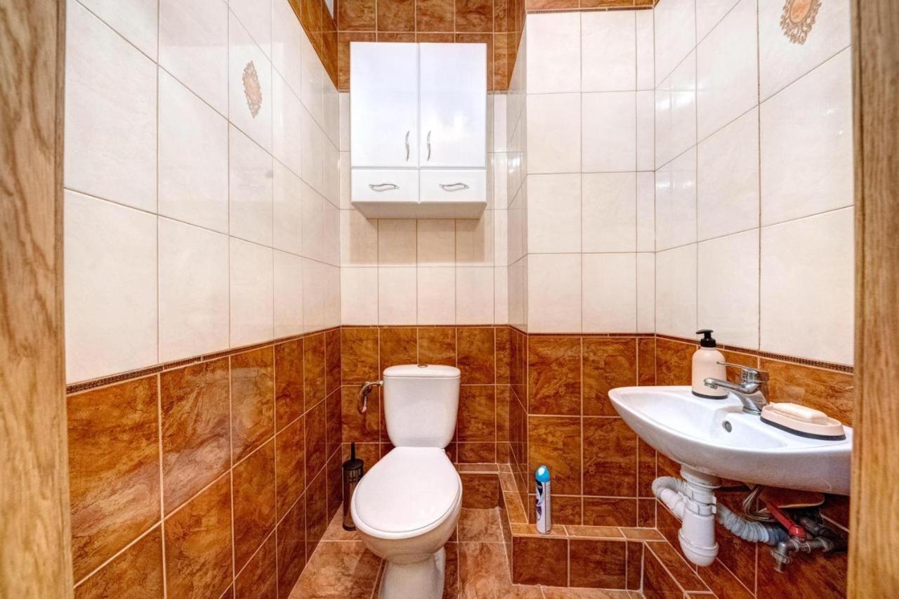 Modern Apartment Near Park Kiev Buitenkant foto